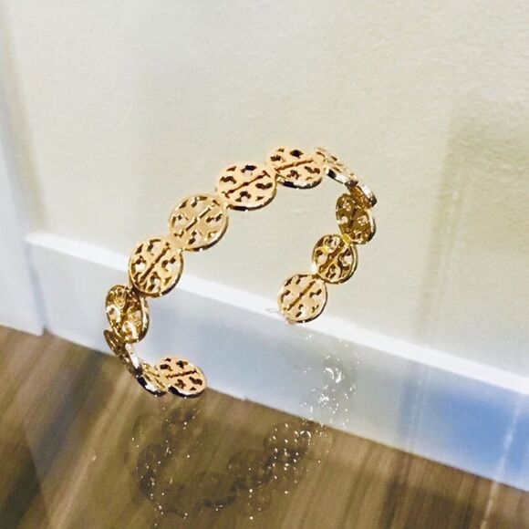 TORY BURCH CIRCLE LOGO CUFF 18 K GOLD BRACELET - Picture 2 of 8
